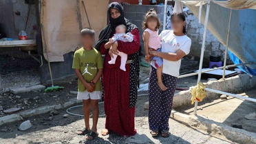 Ev alma hayaliyle kandırıldı, 5 çocuğuyla ahırda yaşamaya başladı