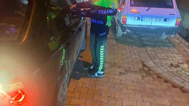 Gönen'de ara sokaklarda trafik denetimi yapıldı, ihlal eden sürücülere işlem uygulandı