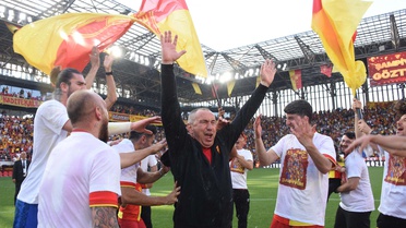 Göztepe, kötü başlangıca rağmen Stoilov'la sözleşme uzattı