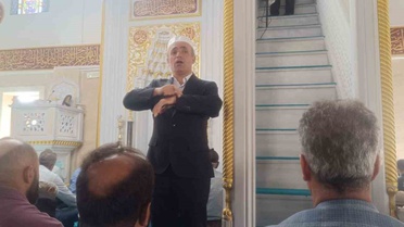 Hakkâri Ulu Cami'de cuma hutbesi işitme engelliler için işaret diliyle çevrildi