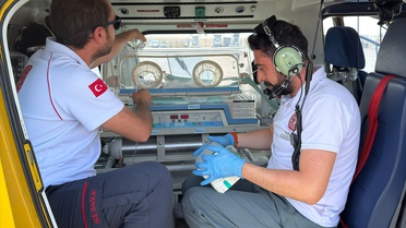 Iğdır'da 24 haftalık 720 gramlık kız bebek ambulans helikopterle Erzurum'a sevk edildi.