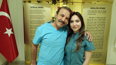 Dr. Ezgi Yıldırım, doğduğu Kozan Devlet Hastanesi'nde babasıyla göreve başladı