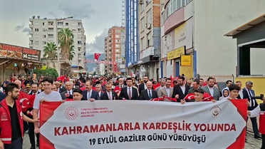 Osmaniye'de Gaziler Günü yürüyüşüne Vali Serdengeçti de katıldı