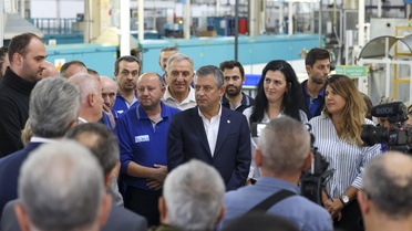 Özgür Özel, Bursa'da lastik fabrikası işçilerinin taleplerini dinledi