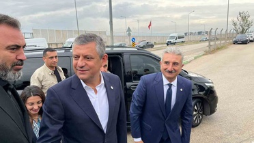 Özgür Özel ve Yeni Parti heyeti tutuklu Başkan Bozbey'i cezaevinde ziyaret etti
