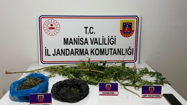 Manisa Sarıgöl'de evine baskın yapılan şüpheli, 352 gram esrarla tutuklandı