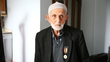 Savaşa gönüllü giden 98 yaşındaki Kore gazisi, cephedeki günlerini unutamıyor
