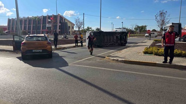 Bandırma'da Ümraniyespor teknik aracı yan yattı, 1 kişi hafif yaralandı