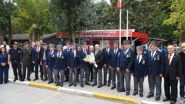 Vali İsmail Ustaoğlu’ndan gazilere anlamlı ziyaret