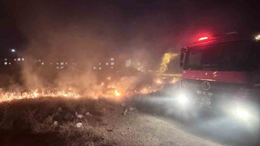 Van Tuşba'da gece çıkan örtü üstü yangın itfaiye ekiplerince söndürüldü