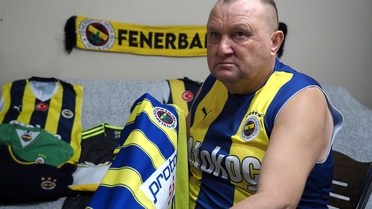 Manisa'da Fenerbahçe tişörtü, Selahattin Akçin'in 55 yıllık tutkusuna dönüştü
