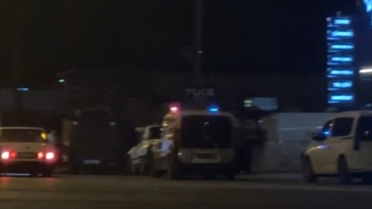 Adana Sarıçam'da yüzleri kapalı 2 şüpheli iş yerine molotof attı