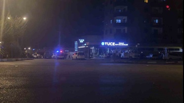 Adana Sarıçam'da iddiaya göre iş yerine 2 kişi molotofkokteyli attı, polis arıyor