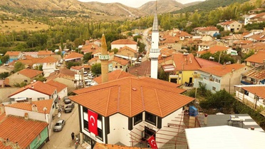 Afyonkarahisar'ın Şuhut ilçesine bağlı Başören Köyü'nde cami törenle ibadete açıldı