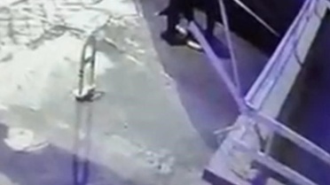 Ankara Sincan'da otopark bariyerini söküp çalan şüpheli kameraya yansıdı