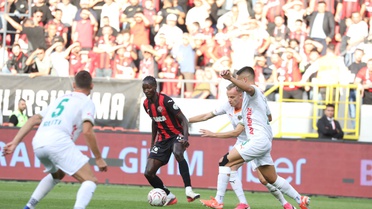 Süper Lig'de Corendon Alanyaspor, deplasmanda Arca Çorum FK'yı 2-1 mağlup etti