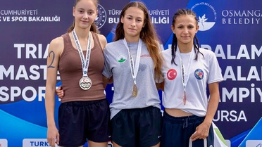Triathle Türkiye Şampiyonası'nın ikinci gününde Bandırma'dan 4 sporcu kürsüye çıktı