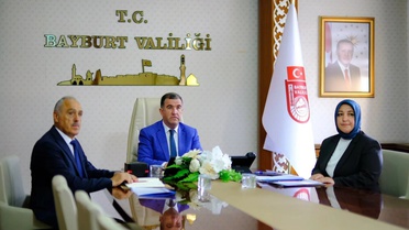 Sosyal yardım performans karnesi toplantısına Bayburt Valisi Eldivan katıldı