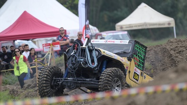Gölyaka'da düzenlenen Düzce Extreme Yarışı'na 14 araç ve 28 sporcu katıldı