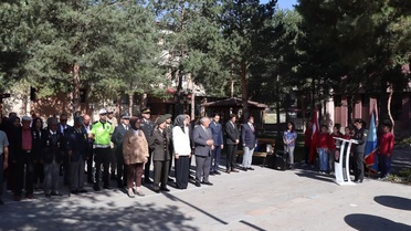 Erzincan Tercan'da Gaziler Günü'nde çelenk sunuldu, gaziler onuruna kahvaltı verildi