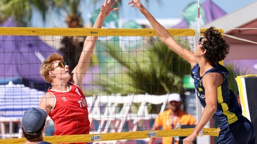 Foça'da U18 Plaj Voleybolu Şampiyonası'nda Türkiye ekipleri 25-29'luk maçlara kaldı