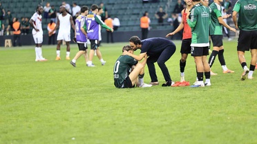 Kocaelispor, Gaziantep FK'yı 2-0 yendi, Selçuk İnan Berkan Kutlu'yu alnından öptü