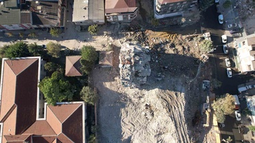 Küçükçekmece'de kendiliğinden çöken 6 katlı bina, 2 kişinin yaralanmasına neden oldu