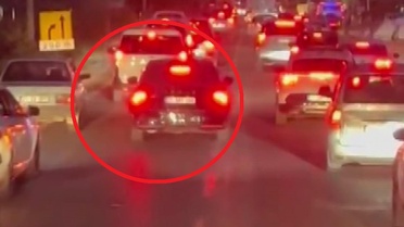 İtfaiyenin önünü kesti, ardından çakarını açtı! Vekilin makam aracı olduğu öne sürüldü
