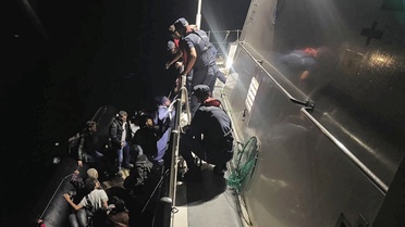 Sahil Güvenlik İzmir'de Seferihisar, Urla ve Foça'da 70 düzensiz göçmen yakaladı