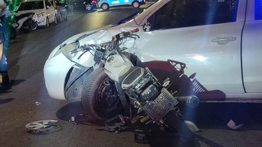 İzmir Ödemiş'te iki aracın çarpıştığı kazada motosikletteki 2 kişi yaralandı