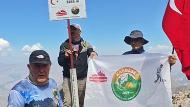 Kars'ın en yüksek noktası değişti, Aşık Dede Zirvesi 3 bin 255 metre ölçüldü