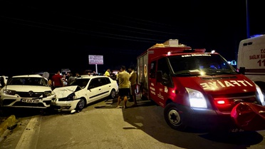Muğla Fethiye'de kavşakta çarpışan iki otomobilde 2'si çocuk 4 kişi yaralandı.