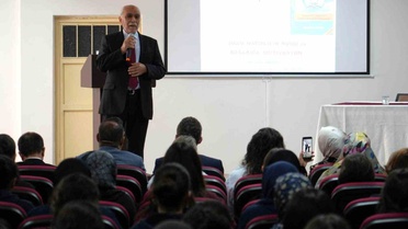 Muğla Kız Anadolu İmam Hatip Lisesi'nde öğrenciler Mustafa Turan'ı dinledi