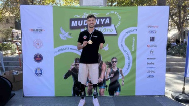 Muhammed Ali Aydın, PTS2'de azmiyle Mudanya Triatlonu'nda parkuru tamamladı