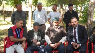 Muş Korkut'ta gençlik gönüllüleri, iki Kıbrıs gazisini Gaziler Günü'nde ziyaret etti