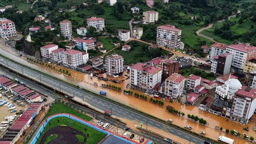 Rize İyidere'de sel suları çekildi, ilçe merkezi havadan görüntülendi