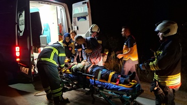 Samsun Bafra'da Kızılırmak Seddesi'ne devrilen minibüste 2 kişi yaralandı