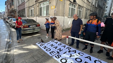 Samsun'da Bilge Pedallar, kanser tedavisi gören Arzu Şimşek'e balonlu sürpriz yaptı