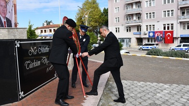 Samsun Vezirköprü'de Gaziler Günü töreninde Atatürk Anıtı'na çelenk sunuldu
