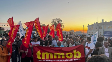 TMMOB İstanbul, 19 Eylül'ün 47. yılında Kadıköy'de diplomalı işsizliğe dikkat çekti