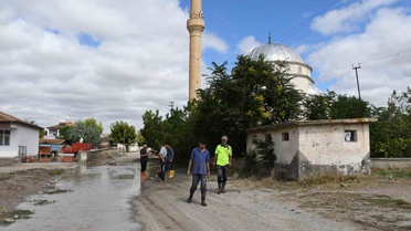 Yozgat Şefaatli'de sel evleri ve caminin alt katını vurdu, beton mikseri devrildi