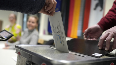 Almanya'da Berlin ve Mecklenburg-Vorpommern'de 3,7 milyon seçmen bugün oy veriyor