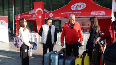 Amasya Üniversitesi, kente gelen öğrenciler için otogarda karşılama düzenledi
