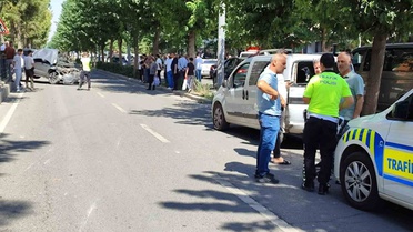 Batman'da hafif ticari araca çarpan otomobil takla attı, 1 kişi yaralandı