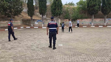 Bilecik'te jandarma 15 okul ve 41 okul servis aracını denetledi, bilgilendirme yaptı