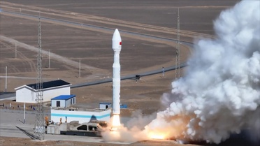 Çin, Lijian-1 Y18 ile 9 uyduyu Dongfeng bölgesinden uzaya fırlattı