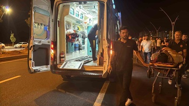 Kamyonetin kapısı açıldı, bir anda kendini yolda buldu