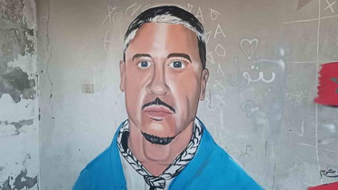 Gazze'de 21 yaşındaki Filistinli sanatçı, hasar gören binaya Macklemore portresi çizdi