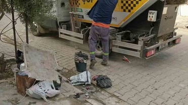 Germencik Belediyesi, çöp konteyneri çevresine eski eşya bırakılmaması için uyardı