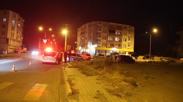 Iğdır'da Hastane Yolu kavşağında çarpışan iki ticari araçtan 1 sürücü yaralandı